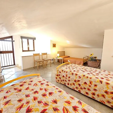 Helle Editerrane Mit Terrasse Und Garten Nur 50 Meter Vom Meer Entfern - B57501 Holiday home Cefalu